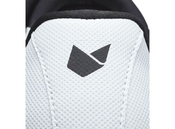 WHISPER R1 White, 42 White